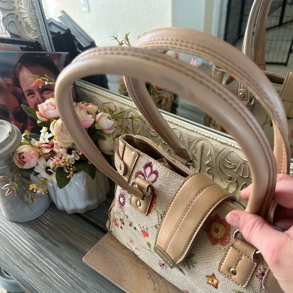Liz Claiborne Cute Floral & Beige Trim Handbag Purse Satchel - Picture 10 of 15